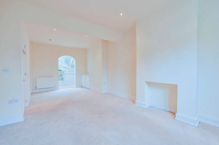 3 Bedroom Terraced House For Sale In Aldensley Road, Brackenbury Village, London, W6