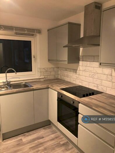 3 Bedroom Flat To Rent In Hasler Road, Poole, BH17