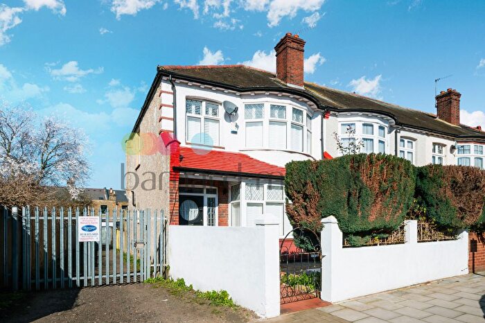 3 Bedroom Property To Rent In Craignair Road, London, SW2