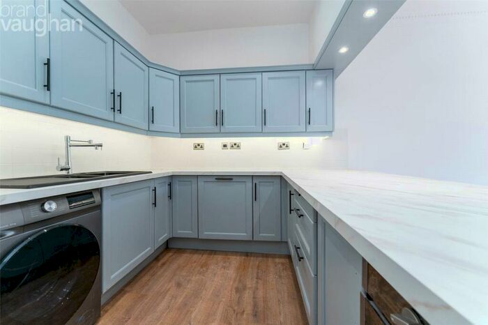 3 Bedroom Flat To Rent In Wellington Court, Brighton Marina, BN2