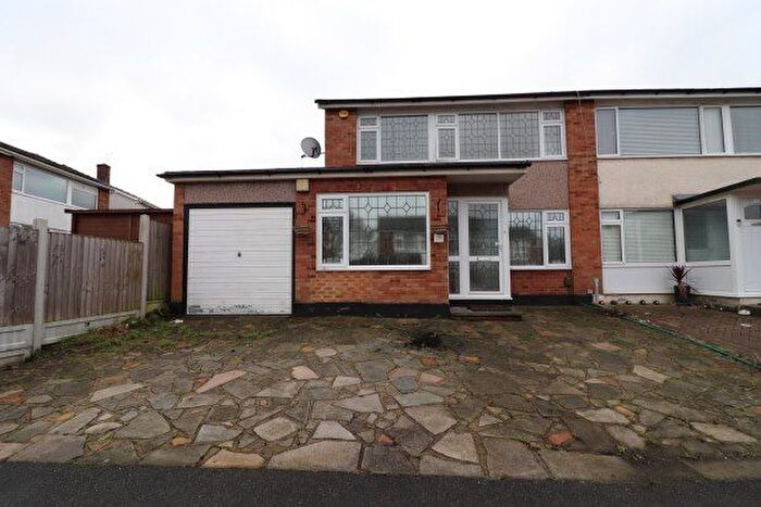 3 Bedroom Property To Rent In Dunster Crescent, Hornchurch, RM11