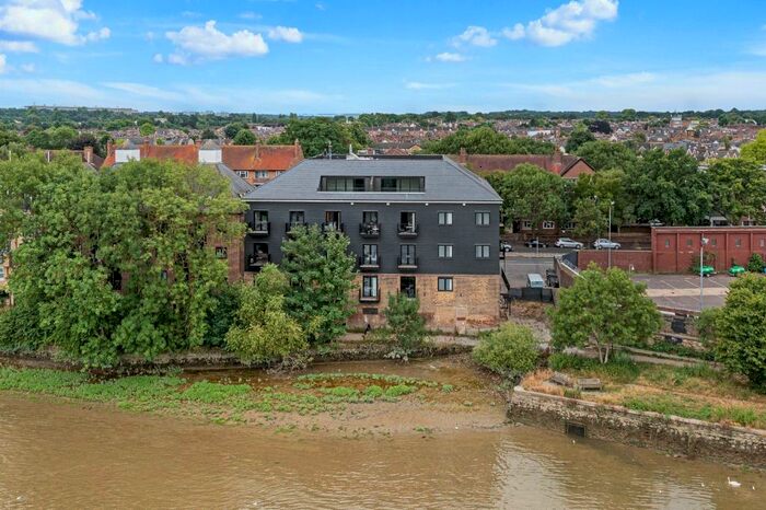 2 Bedroom Apartment To Rent In Boat Race House, Mortlake High Street, London, SW14