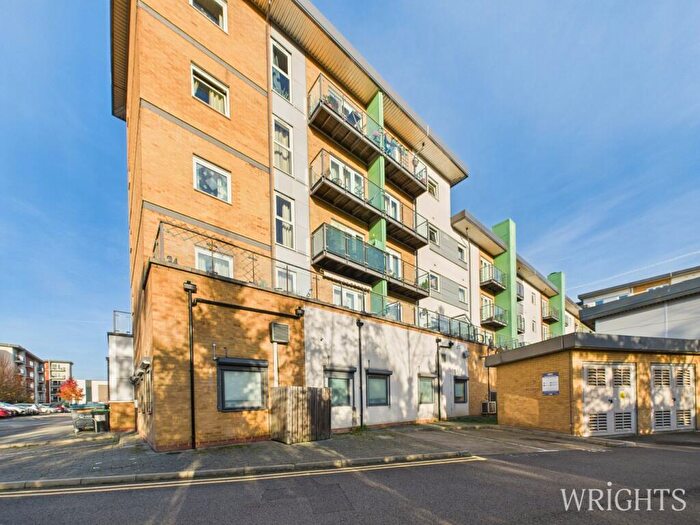 1 Bedroom Flat For Sale In Parkhouse Court, Hatfield, AL10