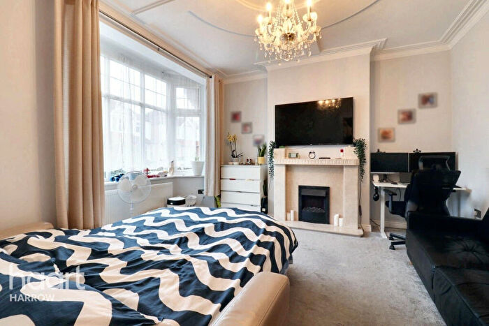 2 Bedroom Maisonette For Sale In Radnor Avenue, Harrow, HA1