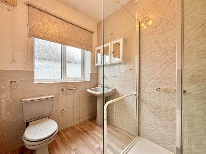 2 Bedroom Semi-Detached Bungalow For Sale In Thornton Road, Thornton, Bradford, BD13