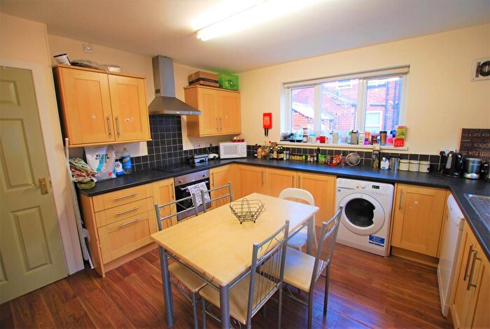 5 Bedroom End Of Terrace House To Rent In Stalker Lees Road, S11