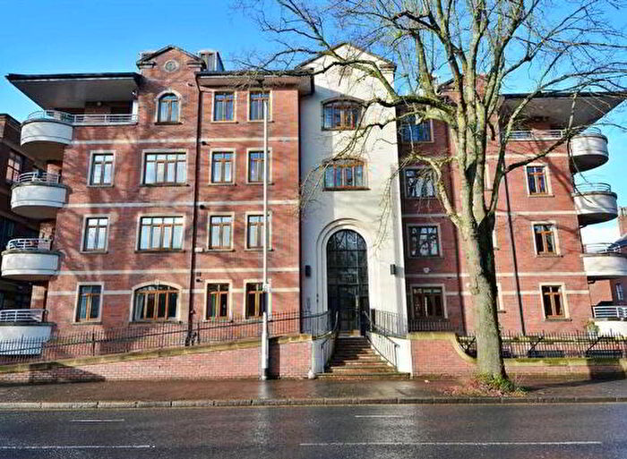 2 Bedroom Apartments To Rent In Apt Chancellors Court, - Malone Road, Belfast, BT9