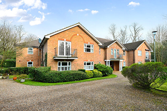 2 Bedroom Flat For Sale In Hawley Road, Blackwater, GU17
