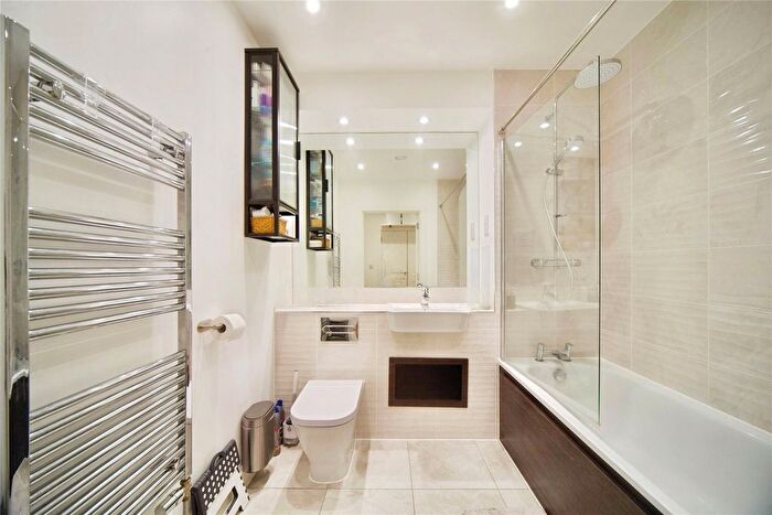 1 Bedroom Flat For Sale In Mahindra Way, Beckton, London, E6