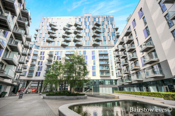2 Bedroom Apartment To Rent In Saffron Square, Croydon, CR0