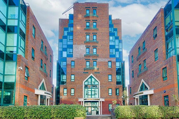 3 Bedroom Apartment To Rent In Aegon House, Lanark Square, Cross Harbour, South Quay, Canary Wharf, London, E14