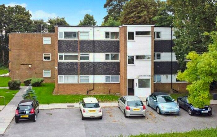2 Bedroom Flat To Rent In Park View Court, Leeds, West Yorkshire, LS8