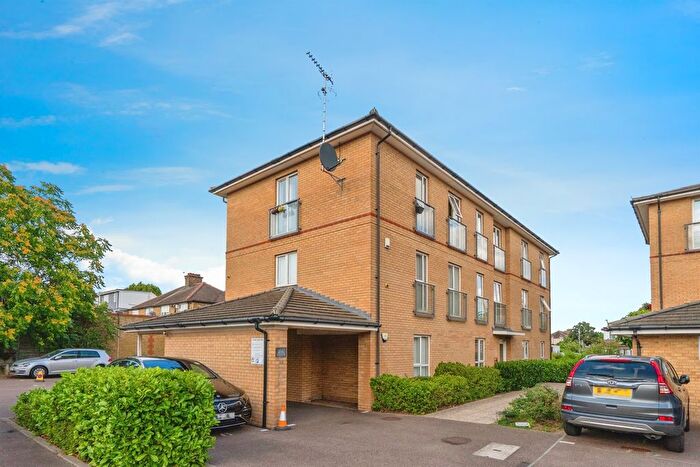 1 Bedroom Flat For Sale In Champness Road, Barking, IG11