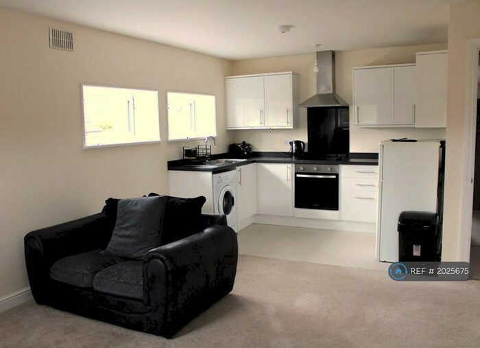 2 Bedroom Flat To Rent In Meringtons Garage, Droxford, Southampton, SO32