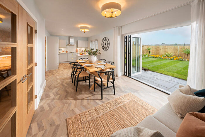 4 Bedroom Detached House For Sale In Brockhills Lane, New Milton, BH25