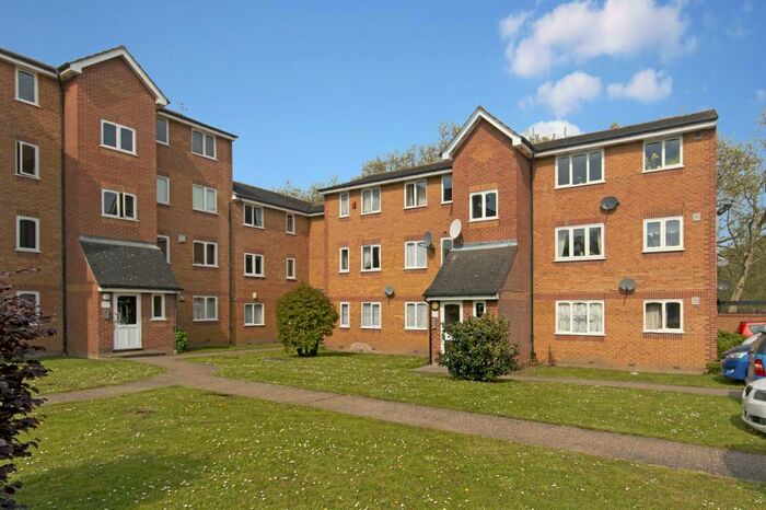 Apartment To Rent In Grinstead Road, London, SE8