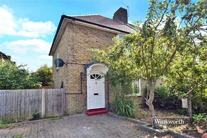 3 Bedroom End Of Terrace House To Rent In Middleton Road, Morden, Surrey, SM4