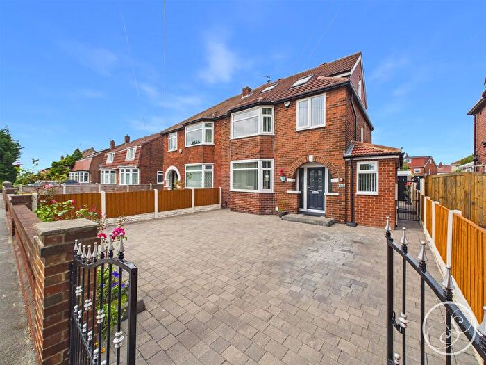 4 Bedroom Semi-Detached House For Sale In Cross Gates Road, Leeds, LS15