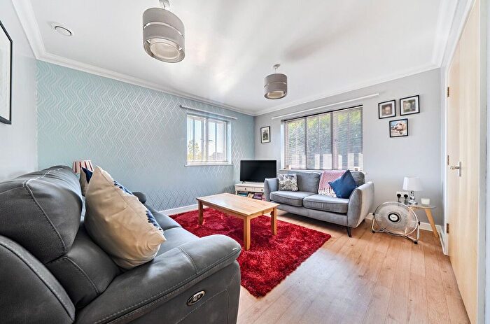 1 Bedroom Flat For Sale In Contessa Close, Kings Hill, ME19