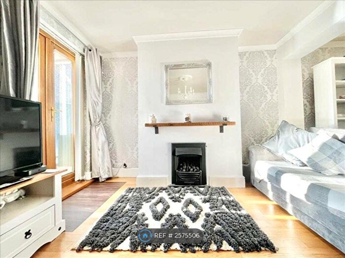 3 Bedroom Terraced House To Rent In Crompton Street, New Houghton, Mansfield, NG19