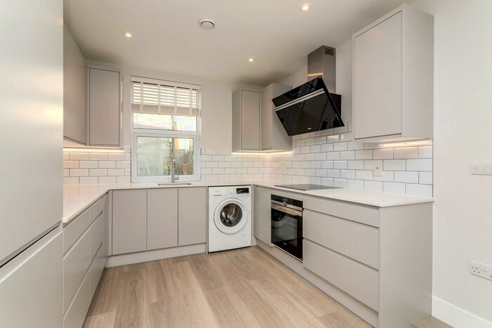 2 Bedroom Maisonette To Rent In Newmarket Road, Brighton, BN2