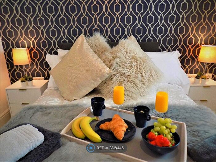 2 Bedroom Flat To Rent In Splott Road, Cardiff, CF24