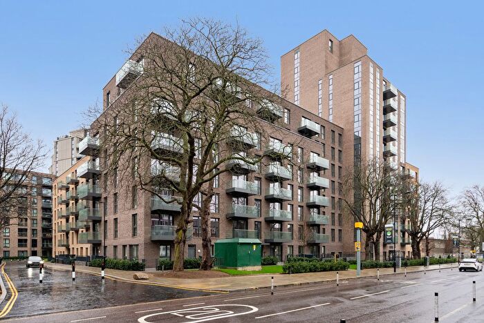 2 Bedroom Flat To Rent In Hawker House, London, N4