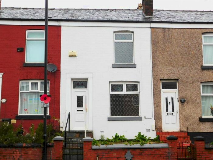 3 Bedroom Town House To Rent In Bury Road, Bolton BL2