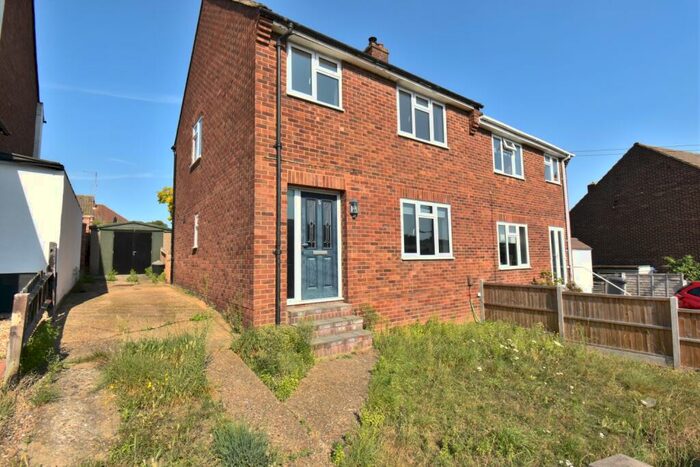 3 Bedroom Semi-Detached House To Rent In Durant Road Swanley, BR8