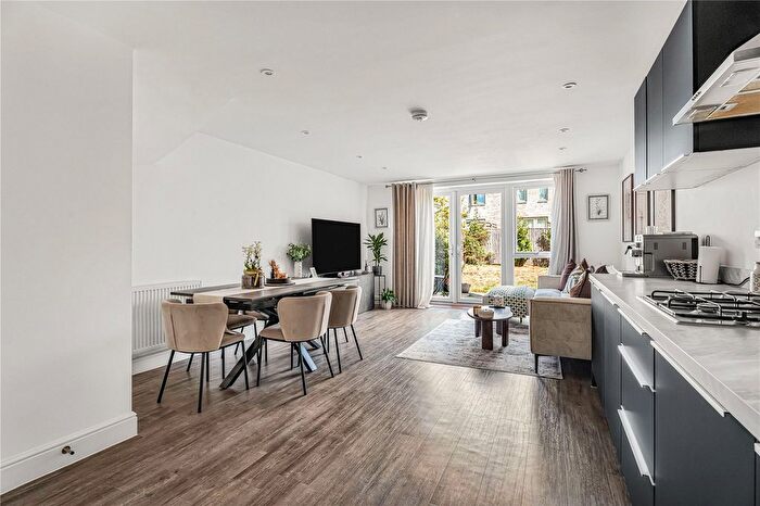 4 Bedroom Detached House For Sale In Padua Way, Littlemore, OX4