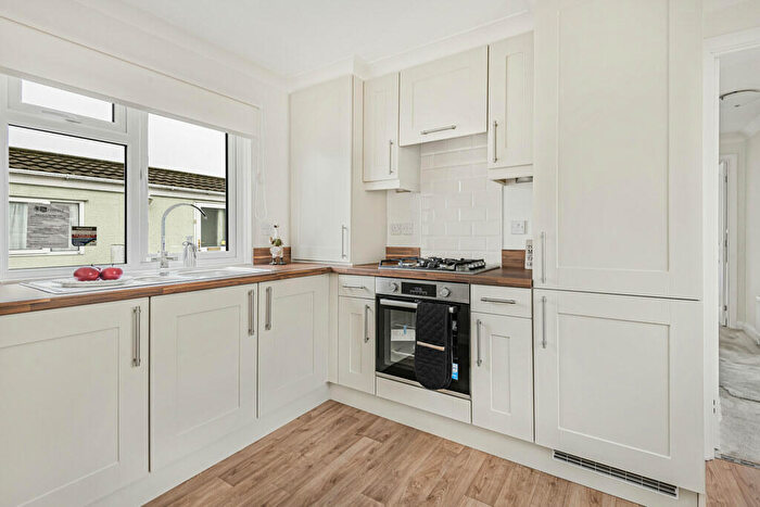 2 Bedroom Park Home For Sale In Woodlands, Weybridge Park Estates, Addlestone, Surrey, KT15