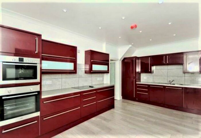 4 Bedroom Semi-Detached House To Rent In Union Road, Bromley, Kent, BR2