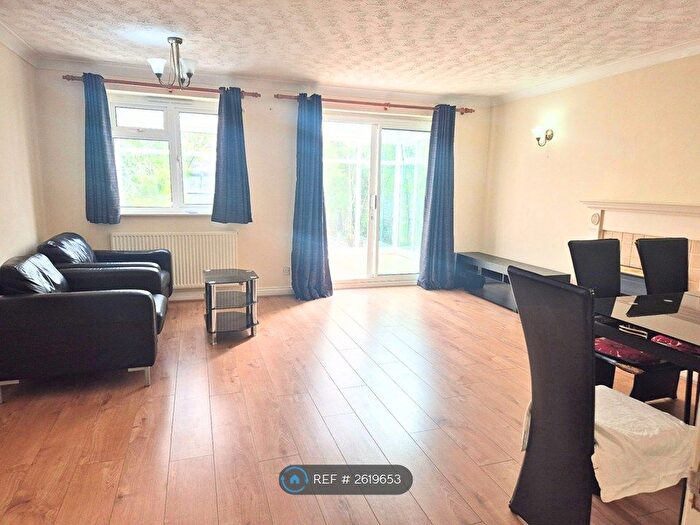 3 Bedroom End Of Terrace House To Rent In Clinton Crescent, Aylesbury, HP21