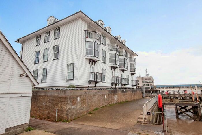 2 Bedroom Flat For Sale In Heritage Quay, Commercial Place, Gravesend, DA12