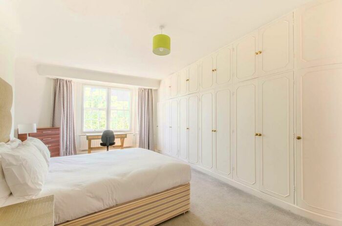 5 Bedroom Flat To Rent In Park Road, St John's Wood, London, NW8