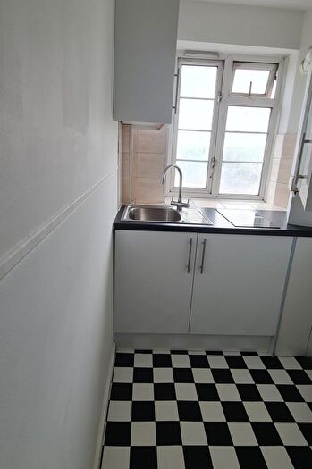 1 Bedroom Flat To Rent In Ashford Court, Ashford Road, Cricklewood, NW2
