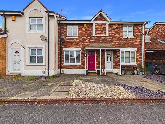 3 Bedroom Terraced House For Sale In Ellerbeck Court, Hull, HU8