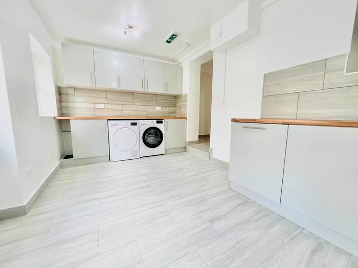 5 Bedroom Terraced House To Rent In Garnet Walk, Newham, E6