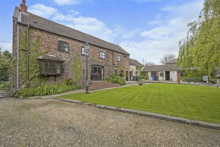 4 Bedroom Farm House For Sale In Thistle Garth, Thorpe In Balne, Doncaster, DN6