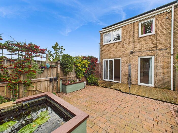 3 Bedroom End Of Terrace House For Sale In Harlech Close, Bransholme, Hull, HU7