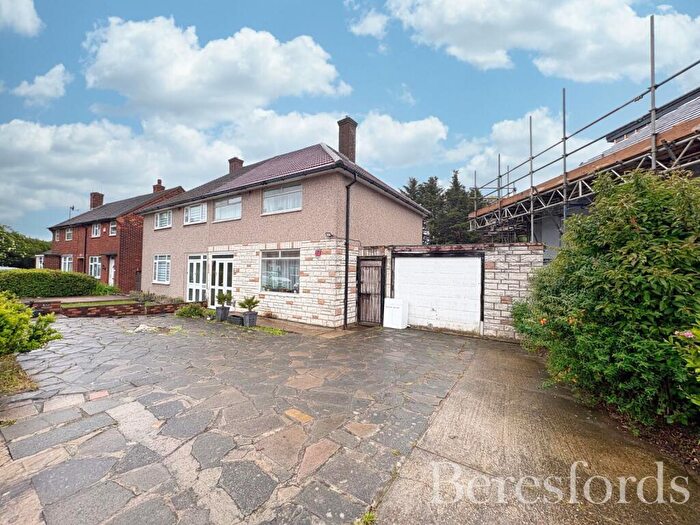 3 Bedroom Semi-Detached House For Sale In Guildford Road, Romford, RM3