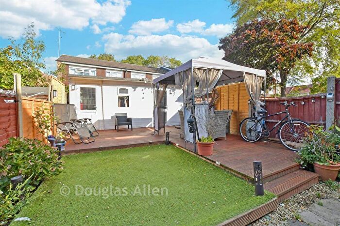 3 Bedroom Terraced House For Sale In Green Lane, Dagenham, Essex, RM8