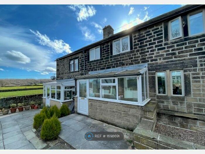 2 Bedroom Terraced House To Rent In Top Of The Moor, Huddersfield, HD4