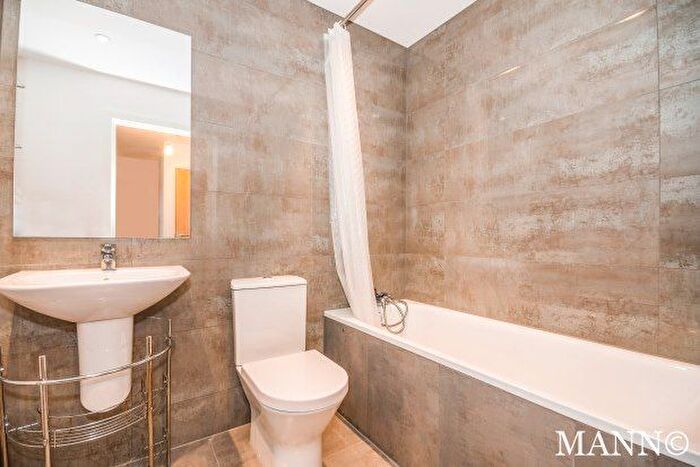 2 Bedroom Flat To Rent In High Street, Redhill, RH1