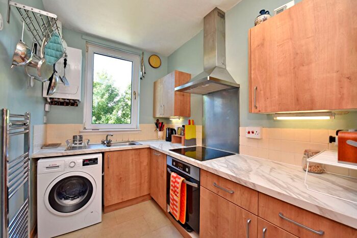 2 Bedroom Flat For Sale In Richmond Terrace, Rosemount, Aberdeen, AB25