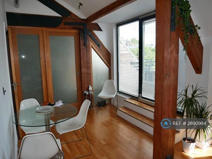 2 Bedroom Flat To Rent In Neptune Street, Leeds, LS9