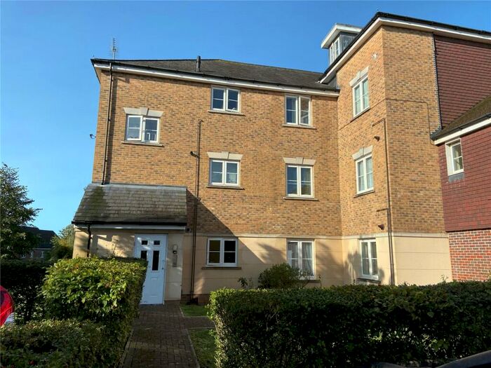 2 Bedroom Apartment To Rent In Cowden Close, Farnham, Surrey, GU9