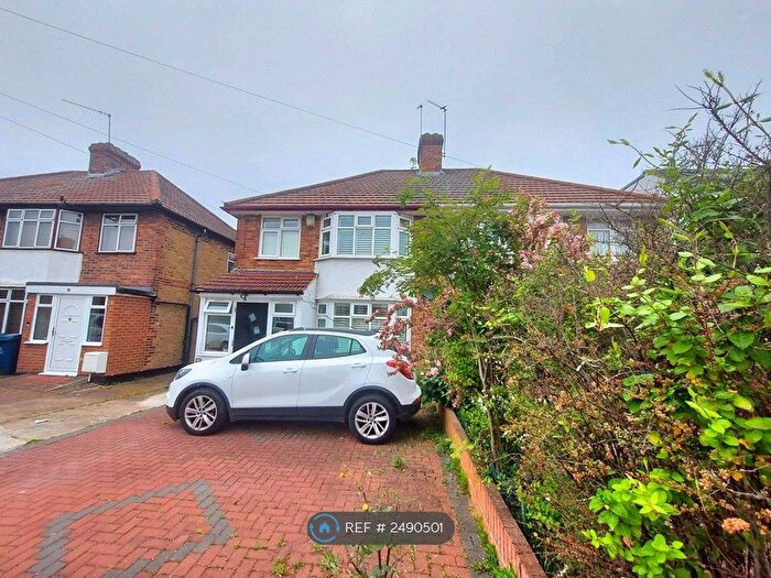 4 Bedroom Semi-Detached House To Rent In St. Davids Drive, Edgware, HA8