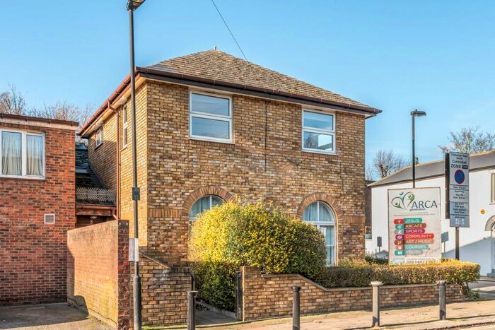 1 Bedroom Maisonette To Rent In Siddons Road, Tottenham, London, N17