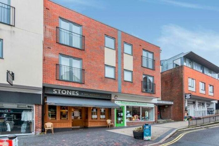 1 Bedroom Flat To Rent In High Street, Alton, GU34